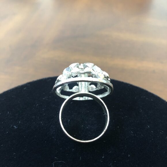 Vintage COSTUME STATEMENT Cocktail White Enamel Flowers RING Rhinestones Size 10 - Picture 7 of 10